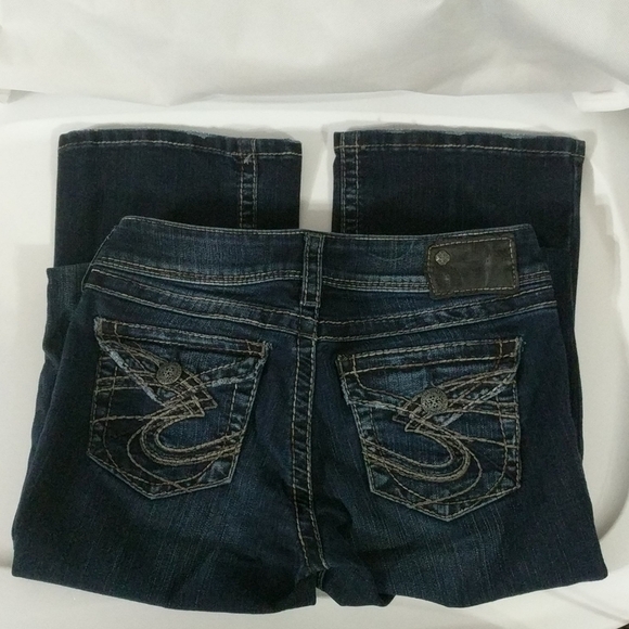 Silver Suki Surplus Dark Wash Flare Jeans - size 26 - 28.5" Inseam - Picture 5 of 7